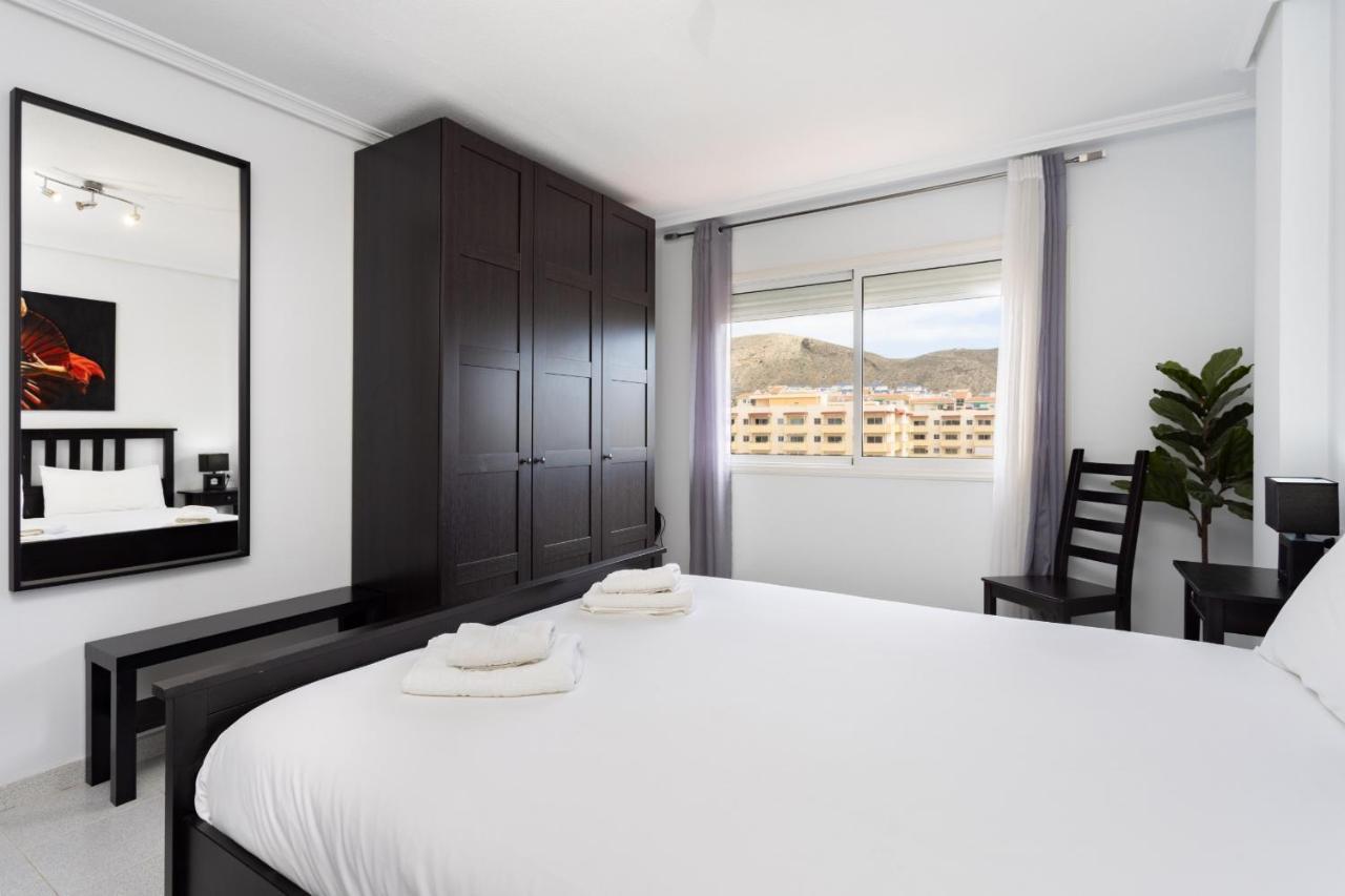 Black And White Free Wifi * Los Cristianos (Tenerife)