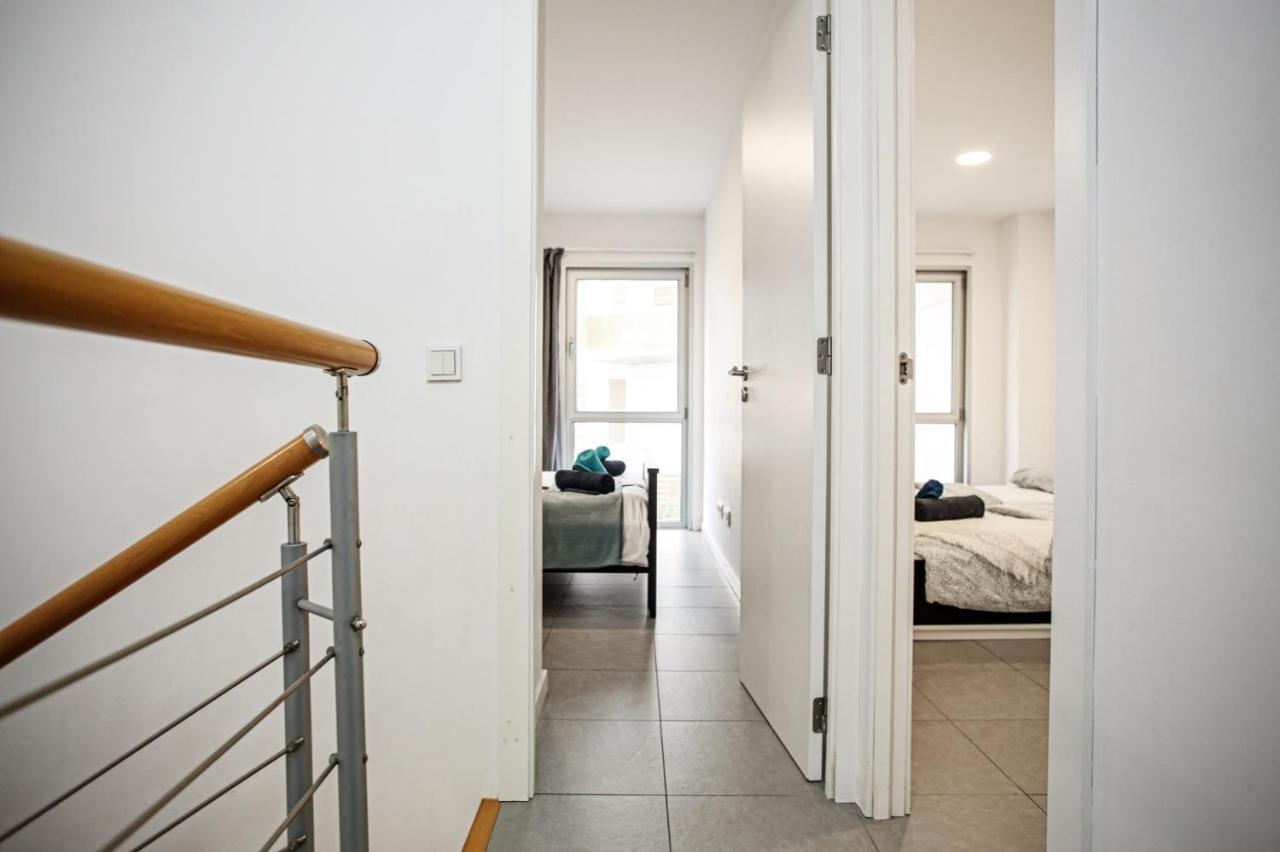 Sunny Duplex Martines *