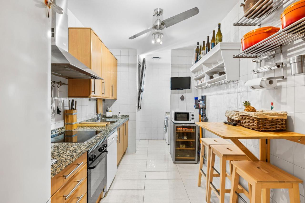 Luxury Flat In Skyscraper Apartment *