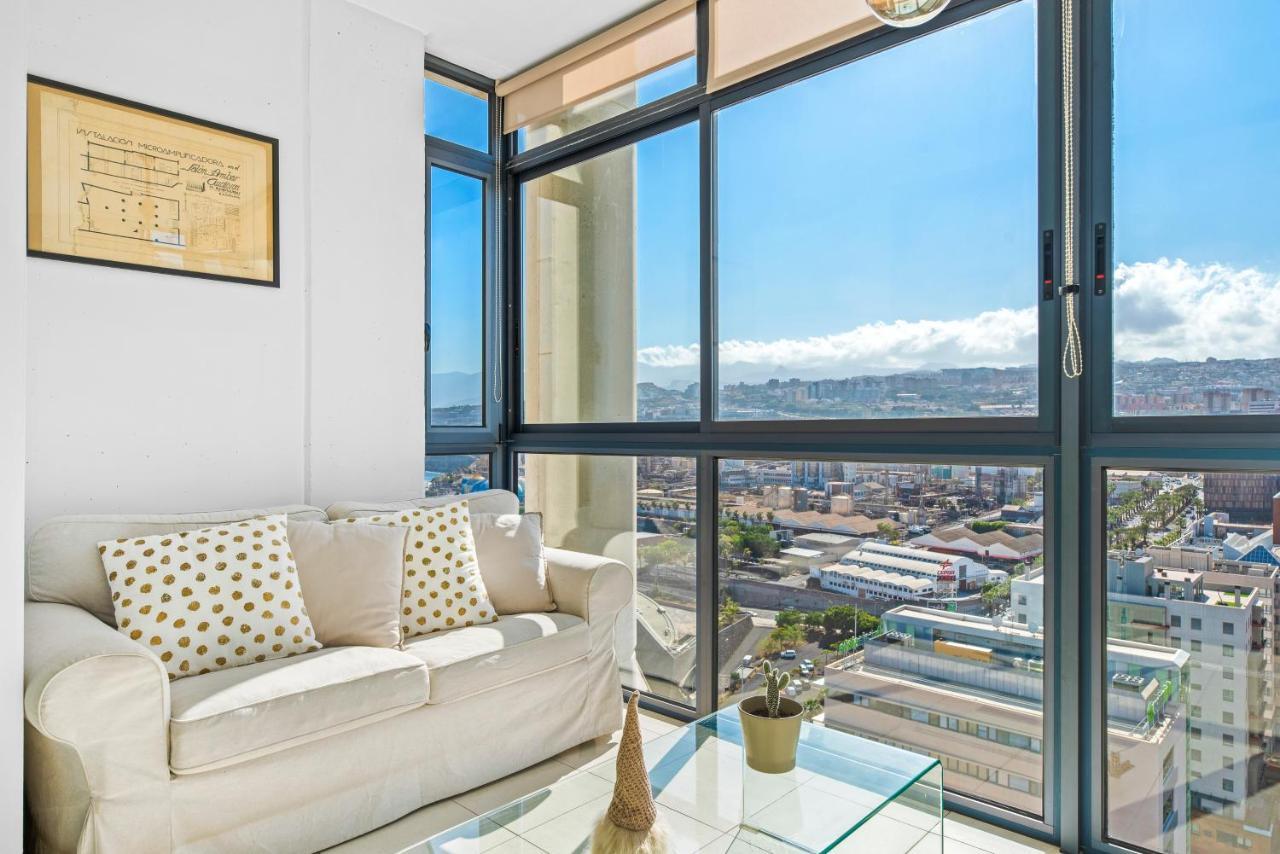 Luxury Flat In Skyscraper Apartment *