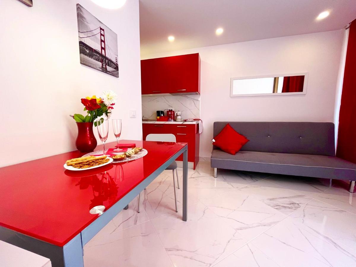 Apartment Miss Flora Olympia *