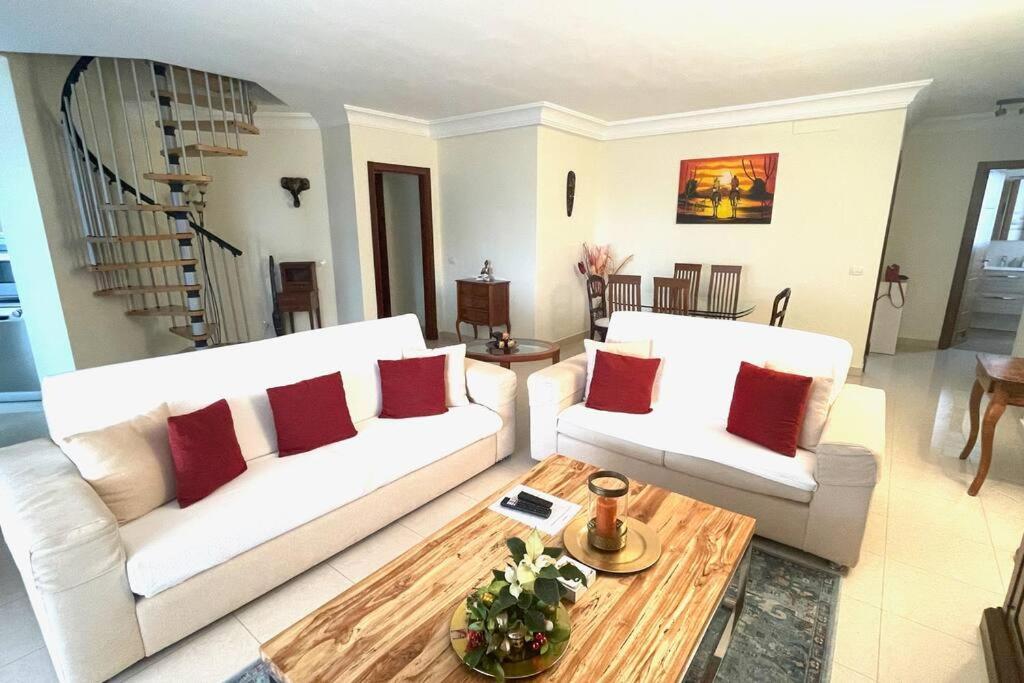Luxurioese Duplex In Sehr Ruhiger Wohnanlage Mit Meerblick *