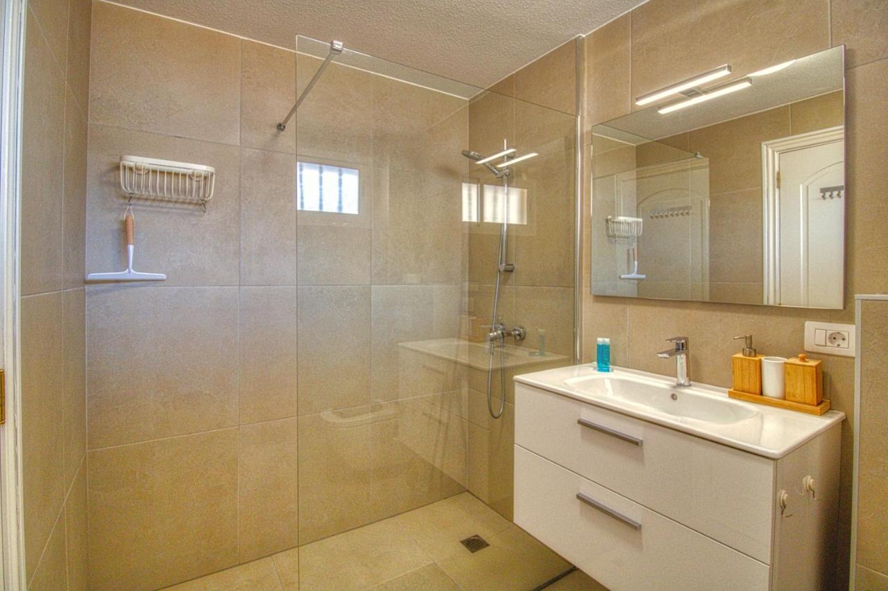 Relax At Roques Del Conde Apartment