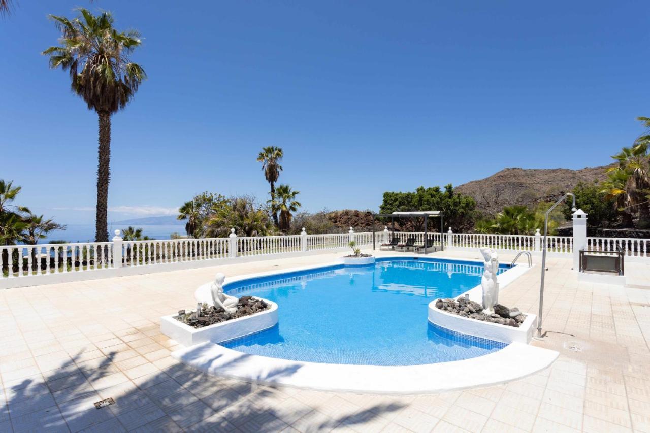 Flores Villa