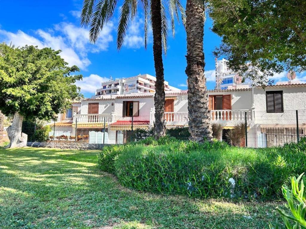 Duplex-bungalow In Playa De Americas,3 Minutes Near The Beaches In Tenerife Playa de las Américas