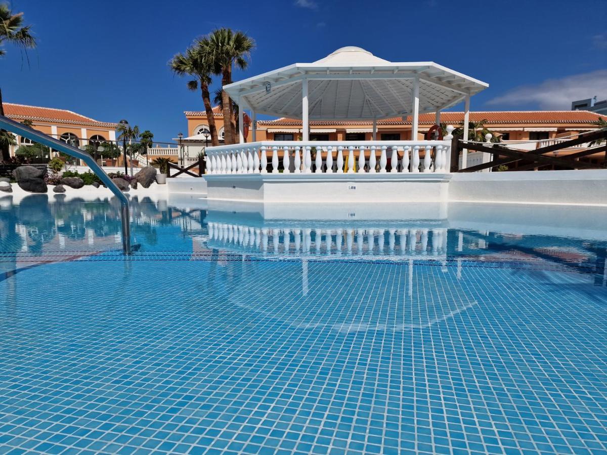 Exclusive Penthouse Playa Vistas 4 Close To The Sea And Beach, Aircondition For A Fee, Wifi, Terrace, Heated Pool Playa de las Américas