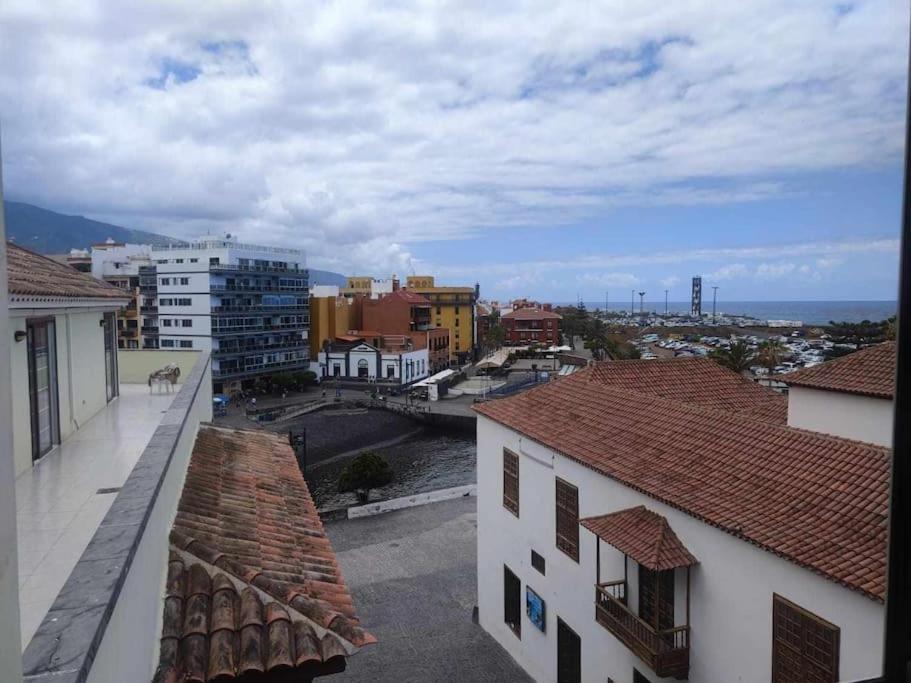 A Wink At The Sea In The Historic Centre