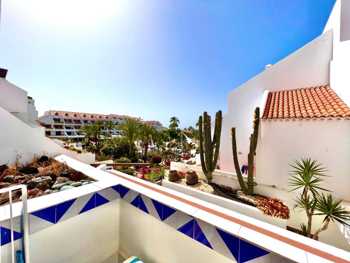 Villas And In A Popular Complex Apartment