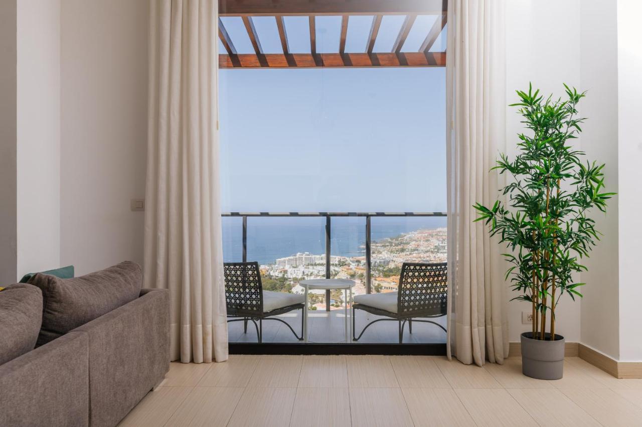 Sunset White - Ocean View, Jakuzzi, Heated Pool, Air-conditioning, Grill Villa Playa de las Americas (Tenerife)