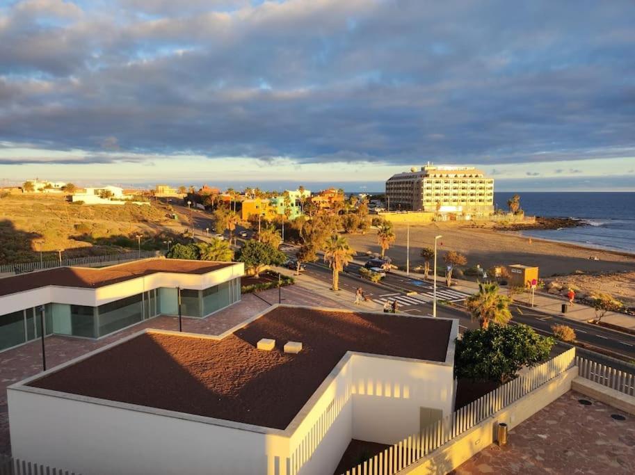 Beachfront Triplex Penthouse With Pool, Rooftop, Sea View Apartamento El Médano