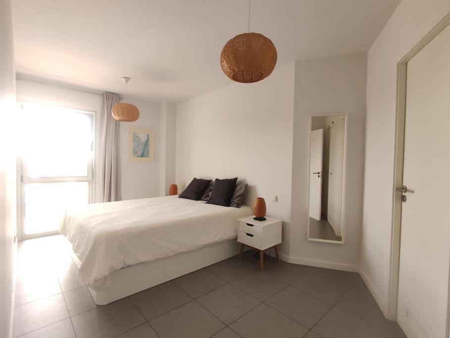 Apartamento Beachfront Triplex Penthouse With Pool, Rooftop, Sea View
