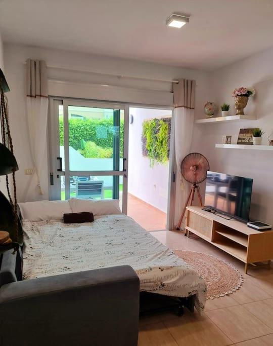 Homely In Modern Building With Pool Appartement
