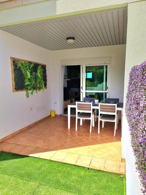 Homely In Modern Building With Pool *