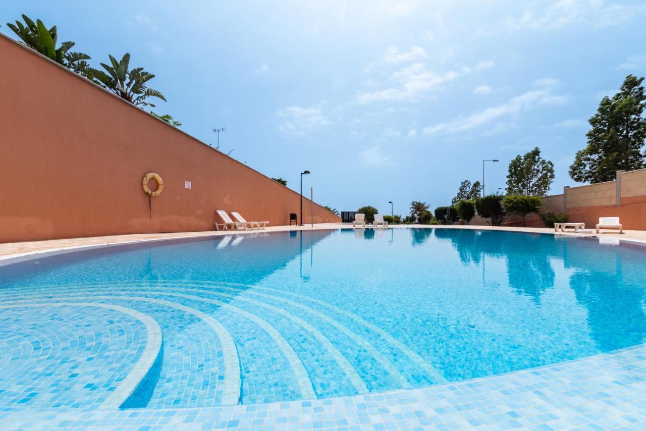 Comfortable 4-bedroom With Private Gardens *