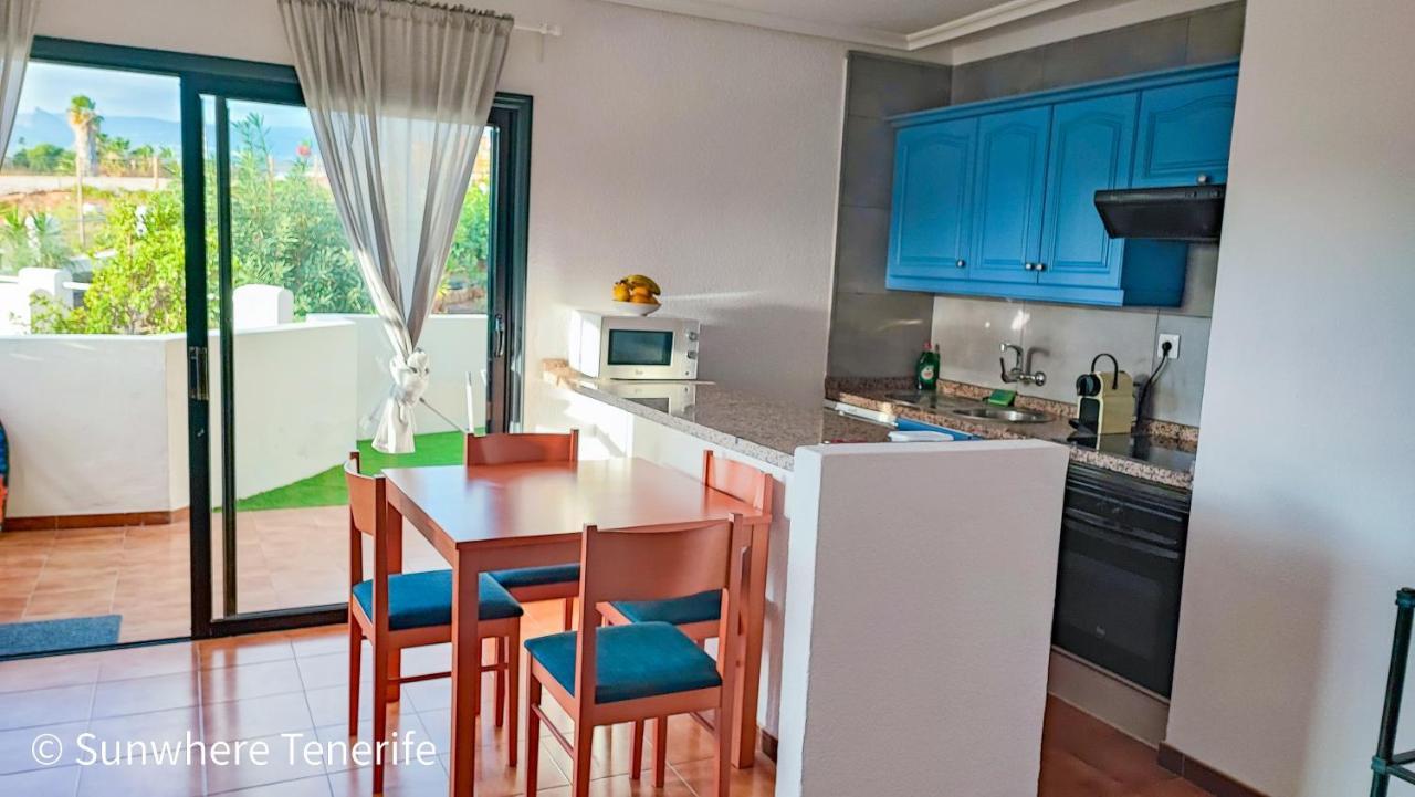 Spacious With Private Garden In Tenerife South Appartement *
