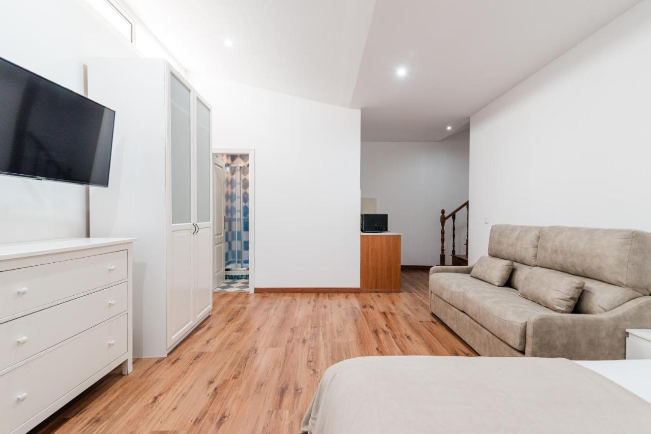 Comfortable 4-bedroom With Private Gardens Villa *