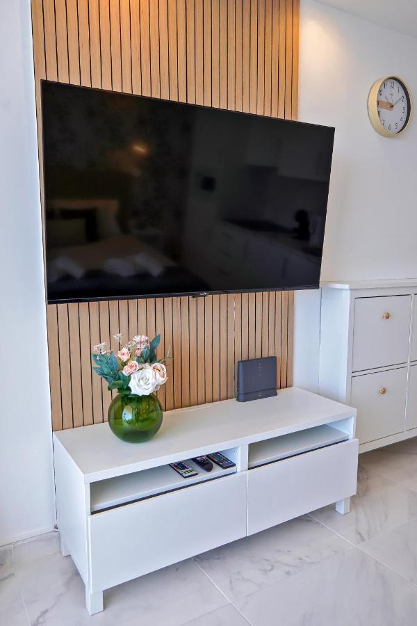 Stylish Modern With Ocean View And Pools, 1001, Ponderosa Apartment
