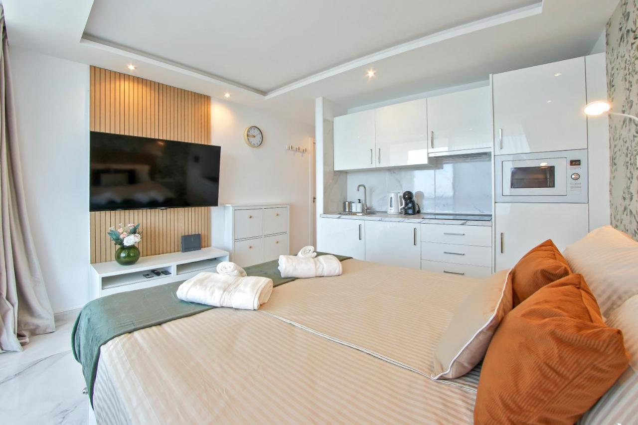 Apartment Stylish Modern With Ocean View And Pools, 1001, Ponderosa Playa de las Americas (Tenerife)
