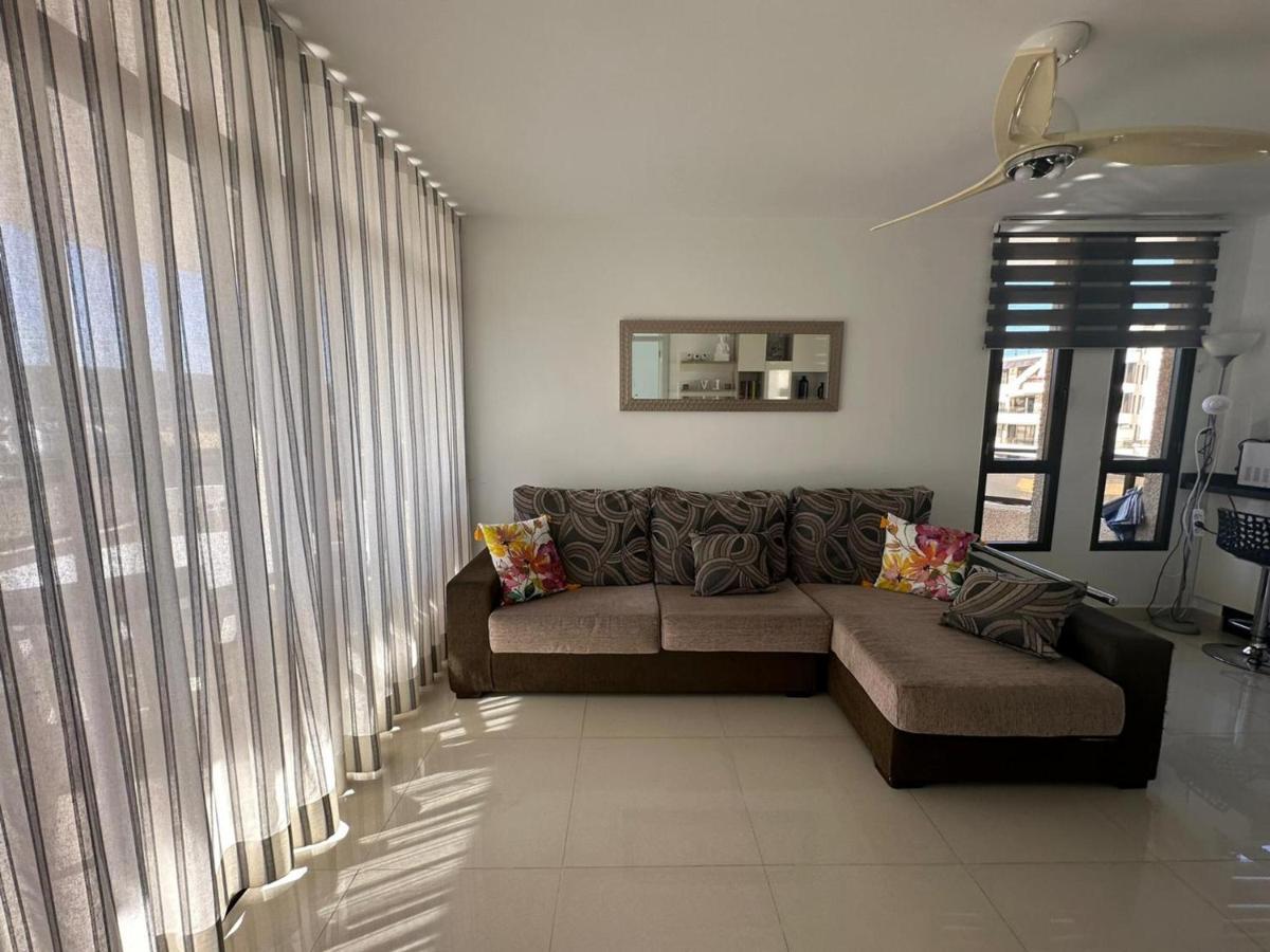 Iki Black Cristianos Apartment *