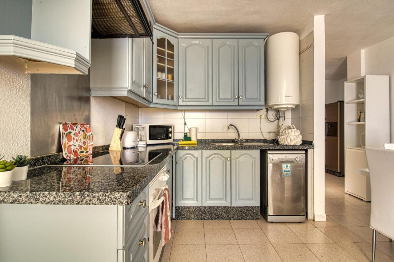 Penthouse With Magnificent Ocean Views, Jacuzzi, Pool, Nearby Beach In Tenerife South Apartamento Playa Feñabe