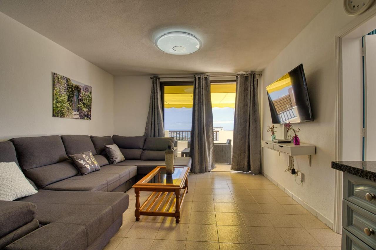 Penthouse With Magnificent Ocean Views, Jacuzzi, Pool, Nearby Beach In Tenerife South