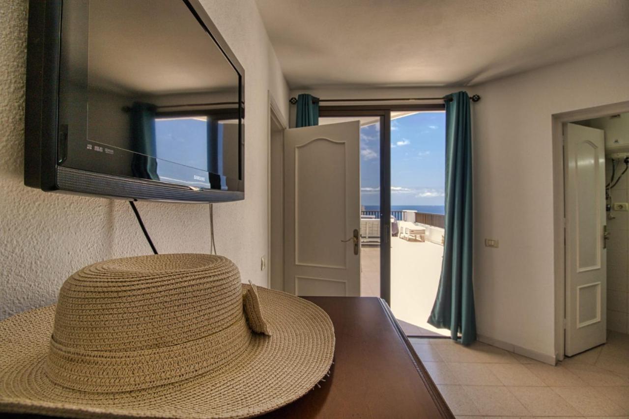 Penthouse With Magnificent Ocean Views, Jacuzzi, Pool, Nearby Beach In Tenerife South