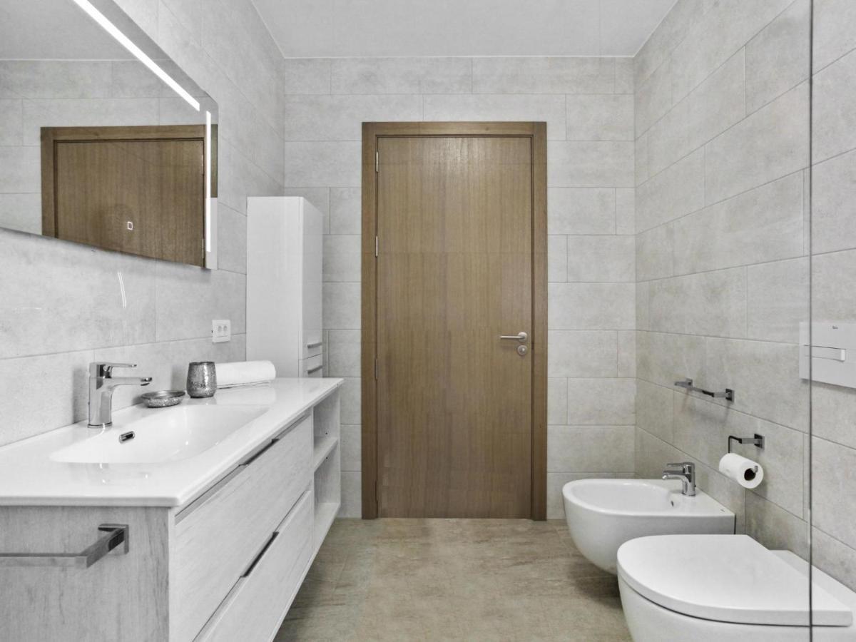 Golden Holidays, Heated Pool, Air Con, Internet, Parking Apartment