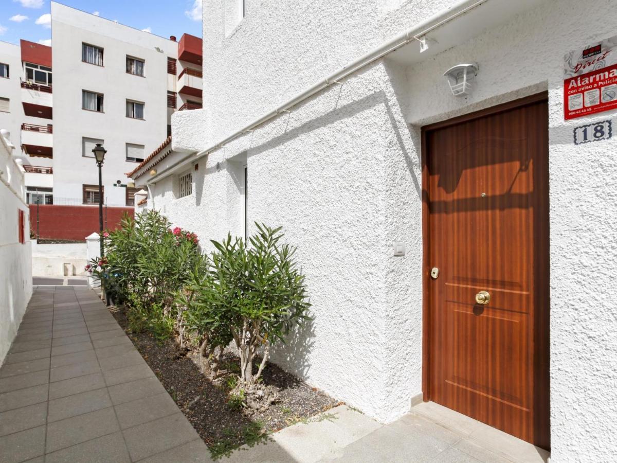 Golden Holidays, Heated Pool, Air Con, Internet, Parking *