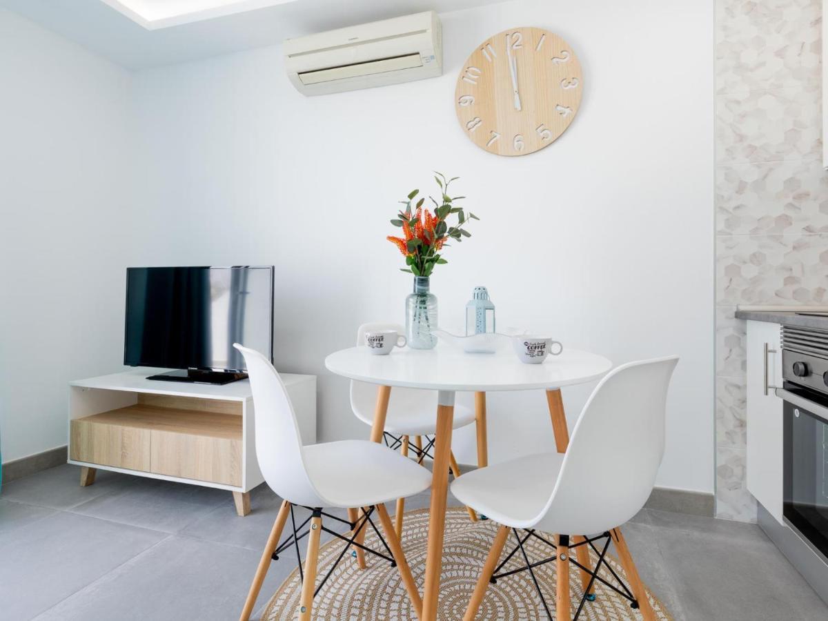 486 B Island Village Apartment *