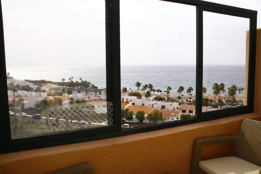 Bright Apt, Terrace,heated Pool.