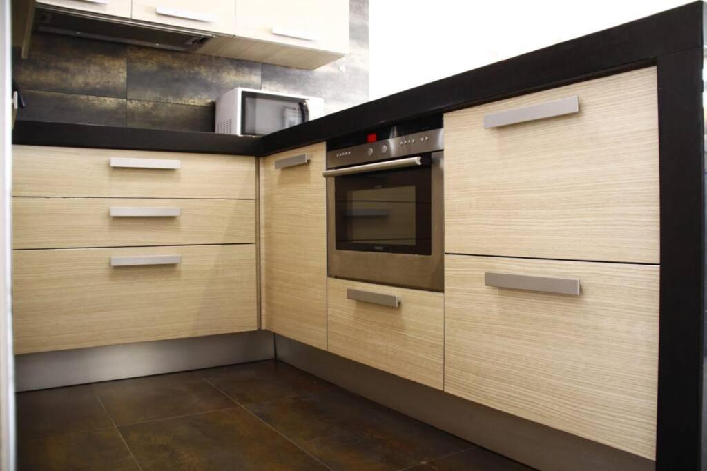 Bright Apt, Terrace,heated Pool. Apartamento