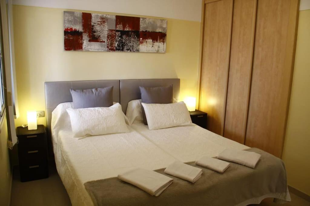 Bright Apt, Terrace,heated Pool.
