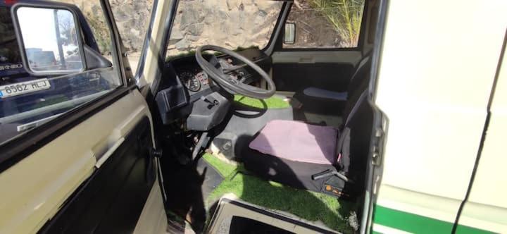 Canary For Drive, Near To Tfs Mercedes Mb