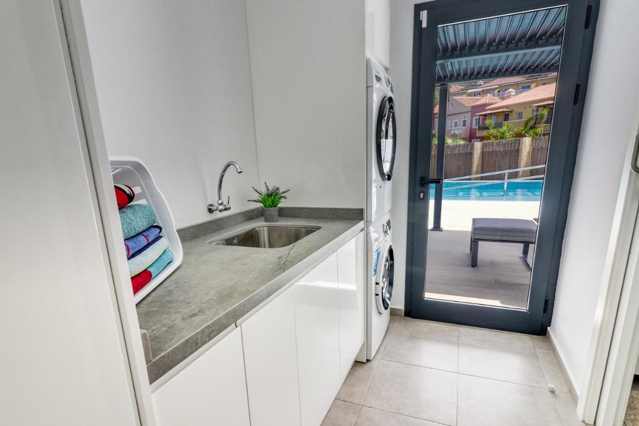 Modern With Elevator, Patio Kitchen, Loro Parque View & Heated Pool Apartment