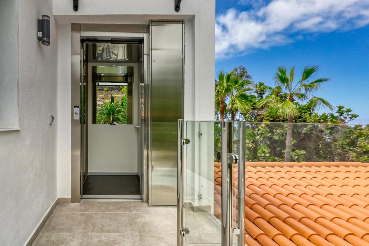 Modern With Elevator, Patio Kitchen, Loro Parque View & Heated Pool Apartment *