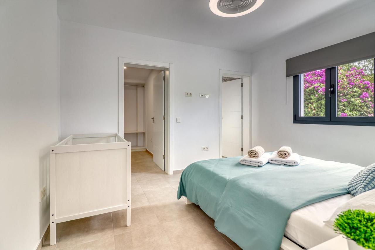 Modern With Elevator, Patio Kitchen, Loro Parque View & Heated Pool Apartment