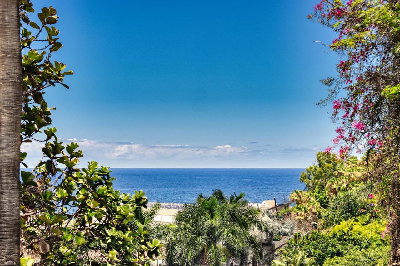 Modern With Elevator, Patio Kitchen, Loro Parque View & Heated Pool Apartment