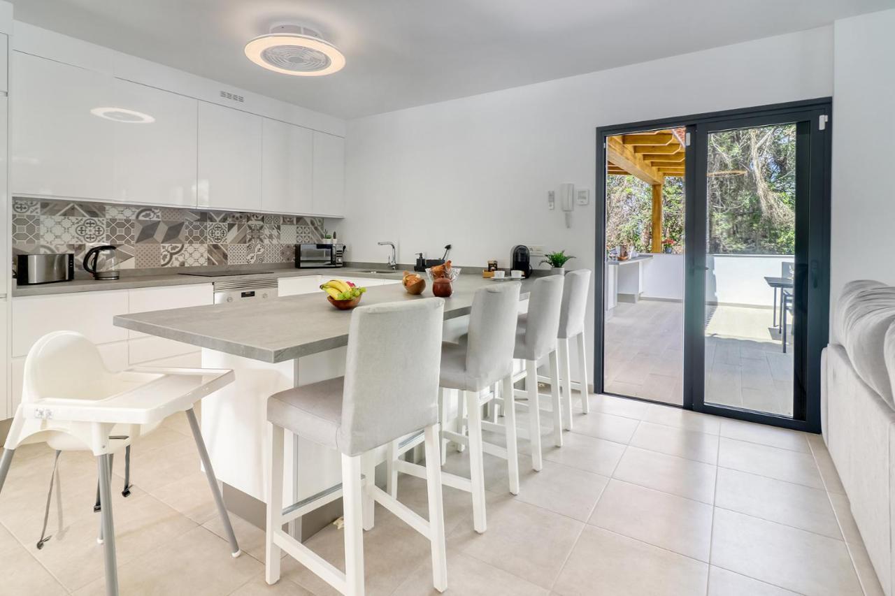 Apartment Modern With Elevator, Patio Kitchen, Loro Parque View & Heated Pool *