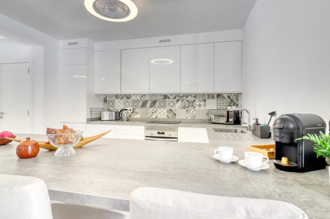 Modern With Elevator, Patio Kitchen, Loro Parque View & Heated Pool Apartment *