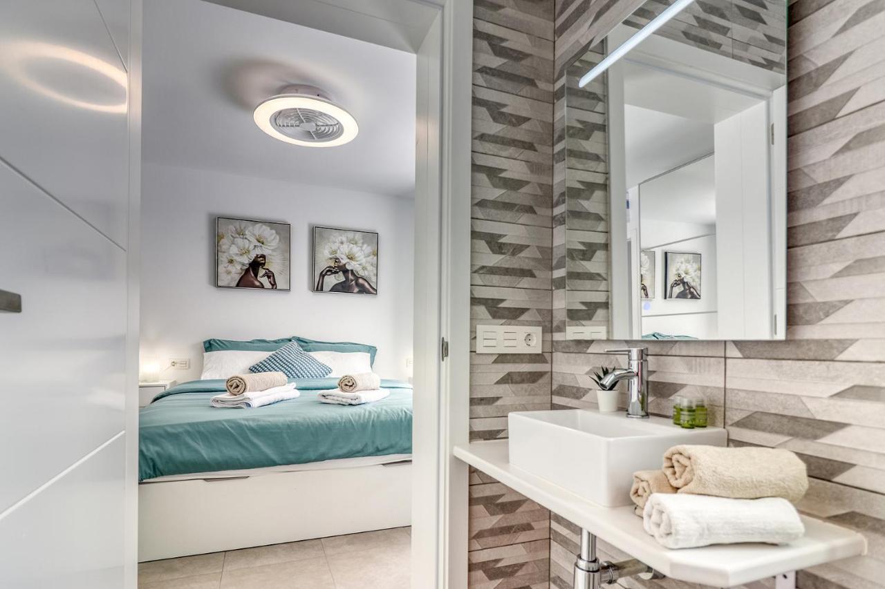 Modern With Elevator, Patio Kitchen, Loro Parque View & Heated Pool Apartment