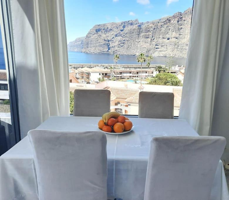 Amazing View Los Gigantes & La Gomera Acantilado de los Gigantes