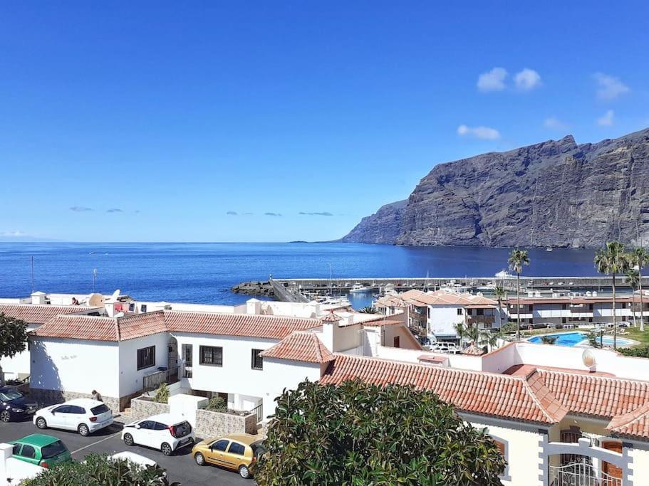Amazing View Los Gigantes & La Gomera Acantilado de los Gigantes