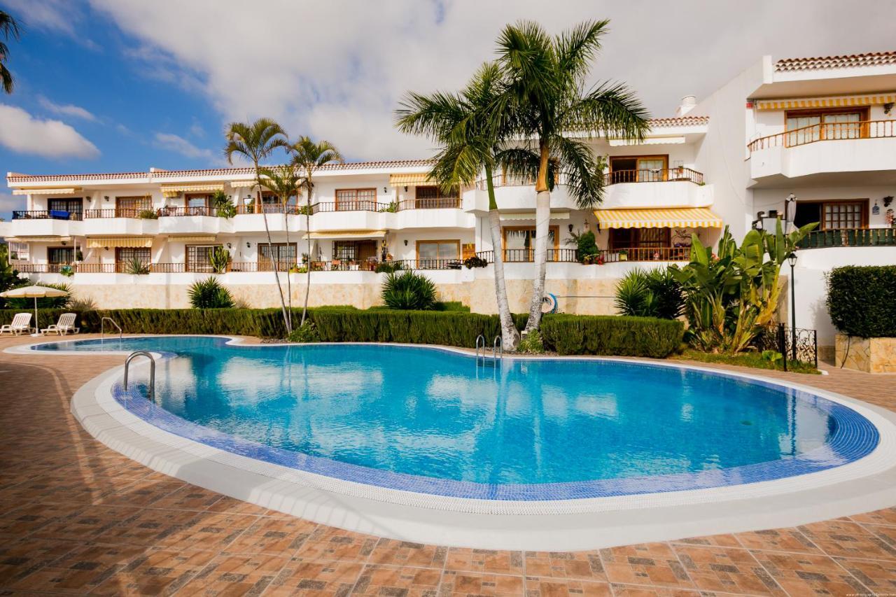 21 C Bouganvillas *