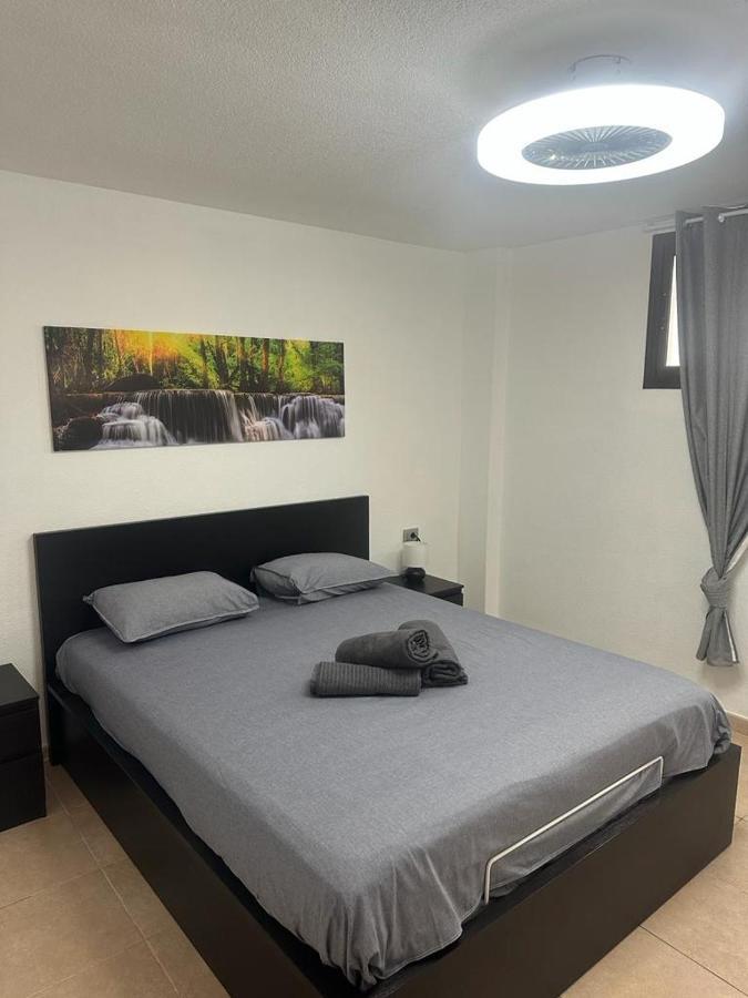 Alexander Home, Cristianos Apartamento