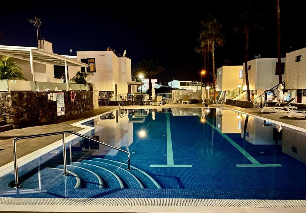 Con Jardin Y Piscina *