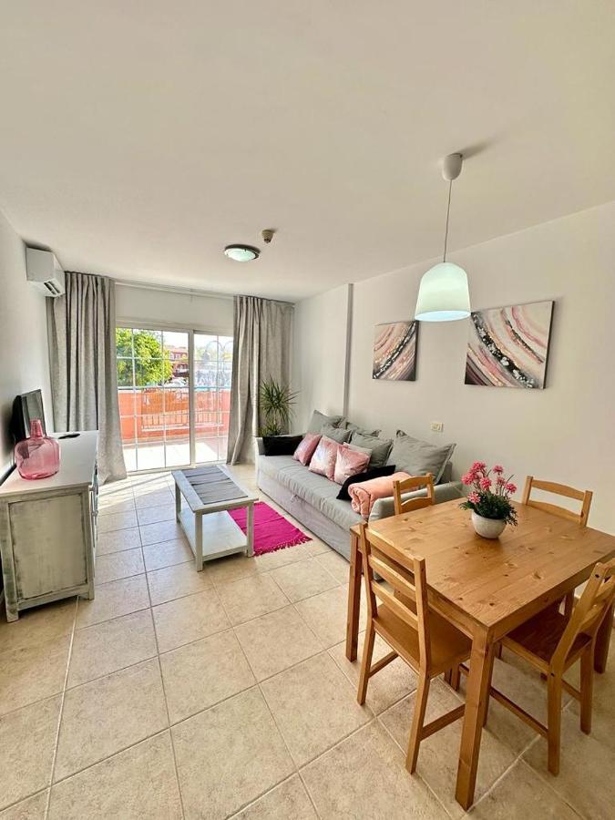 Sunny & Heated Pool Apartamento *