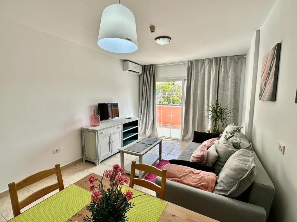 Apartamento Sunny & Heated Pool