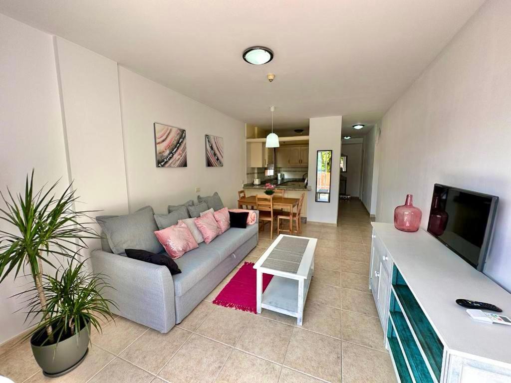 Sunny & Heated Pool Apartamento