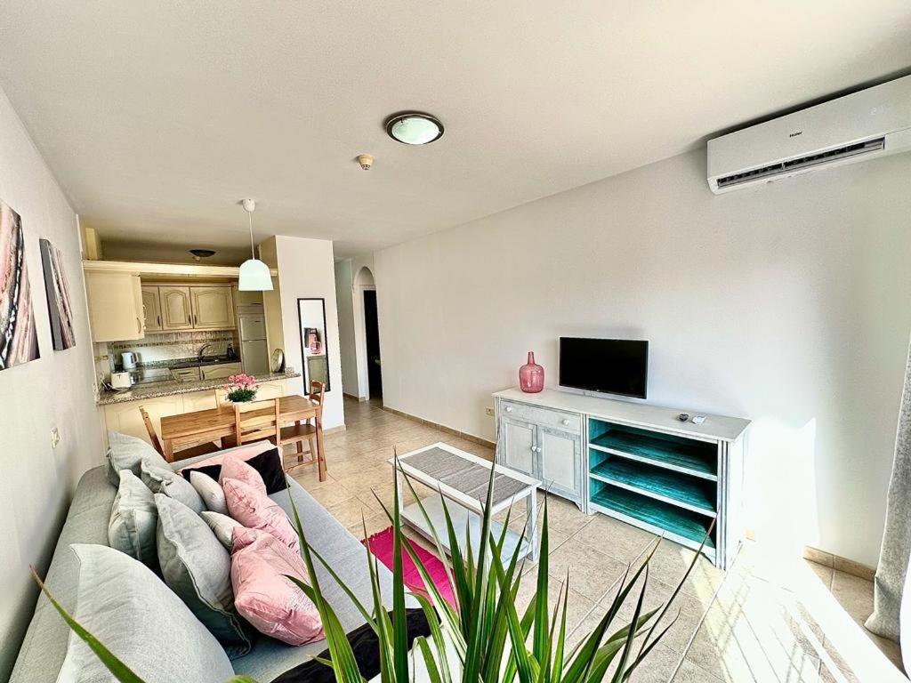 Apartamento Sunny & Heated Pool