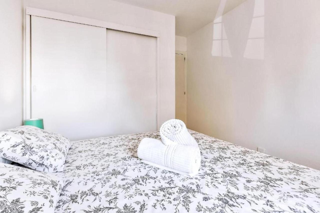Two Bedroom In Playa De Americas Apartment